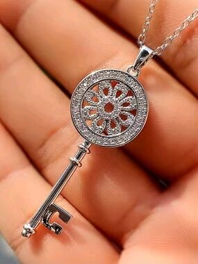 Elegant Silver Crystal Key Necklace ✨ Vintage Inspired Pendant